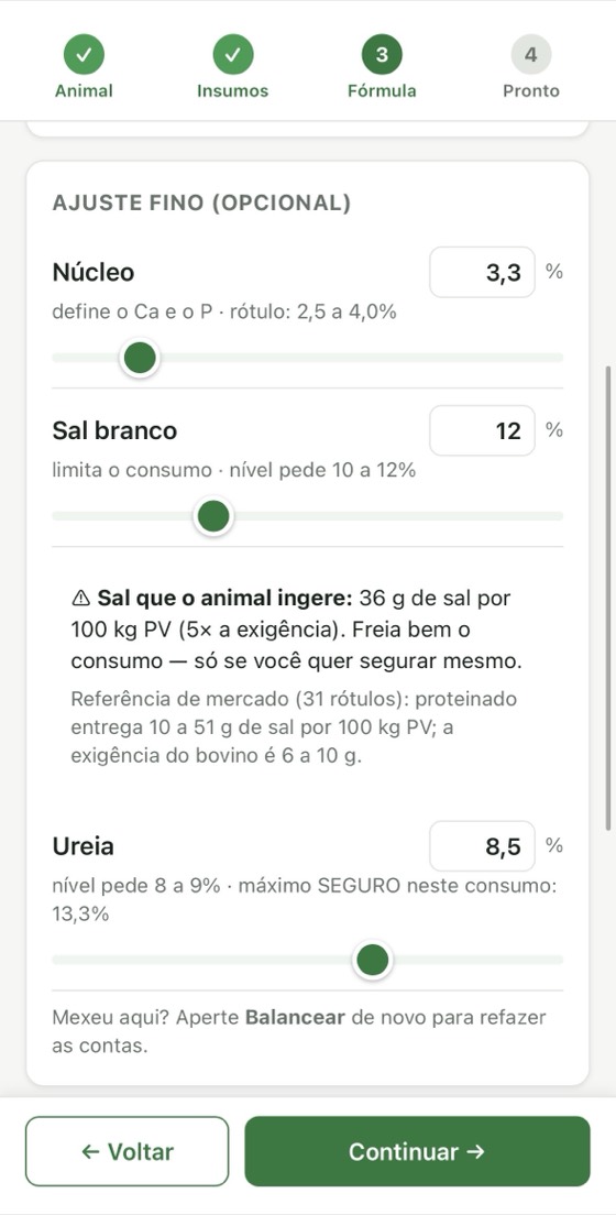 Tela de ajuste fino da Calculadora Fórmula do Boi com os limites de núcleo, sal e ureia e o aviso de sal ingerido
